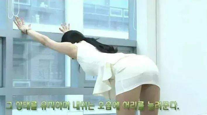 사무실에서 스트레칭 | 인스티즈