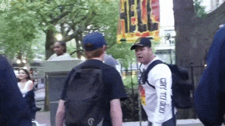 파티원 보호하는 탱커.gif | 인스티즈