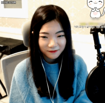 오늘 드디어 얼굴을 공개한 루시아 | 인스티즈