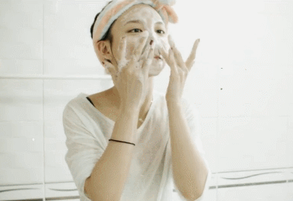 쌩얼로 세안하는 나연이.jpgif | 인스티즈