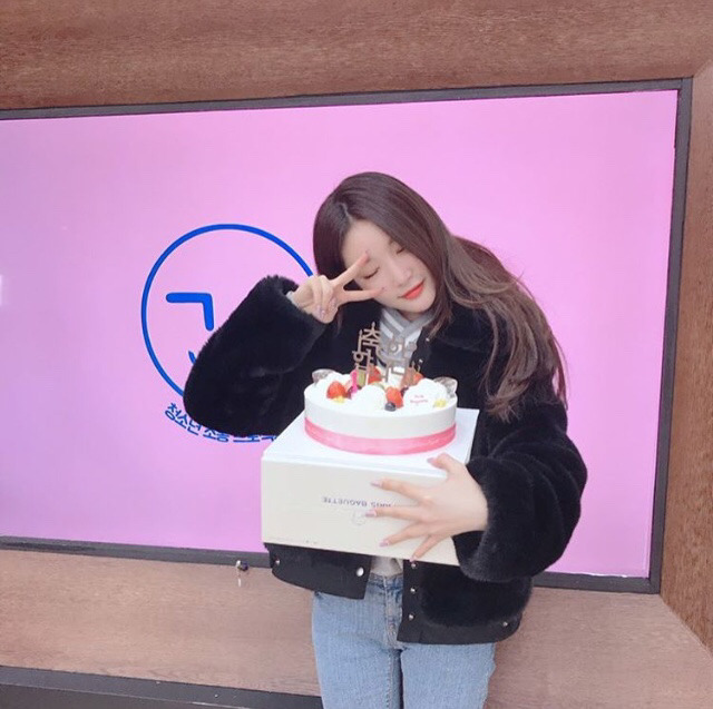 라디오 진행하는 청하.jpg | 인스티즈
