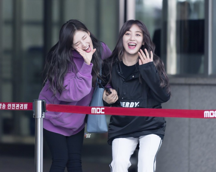 오겡끼데스까 재연하는 지효 사나.jpg | 인스티즈