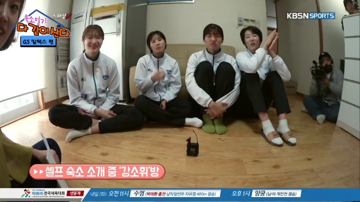방송 중 막내에게 몰카시전하는 언니들.jpg | 인스티즈