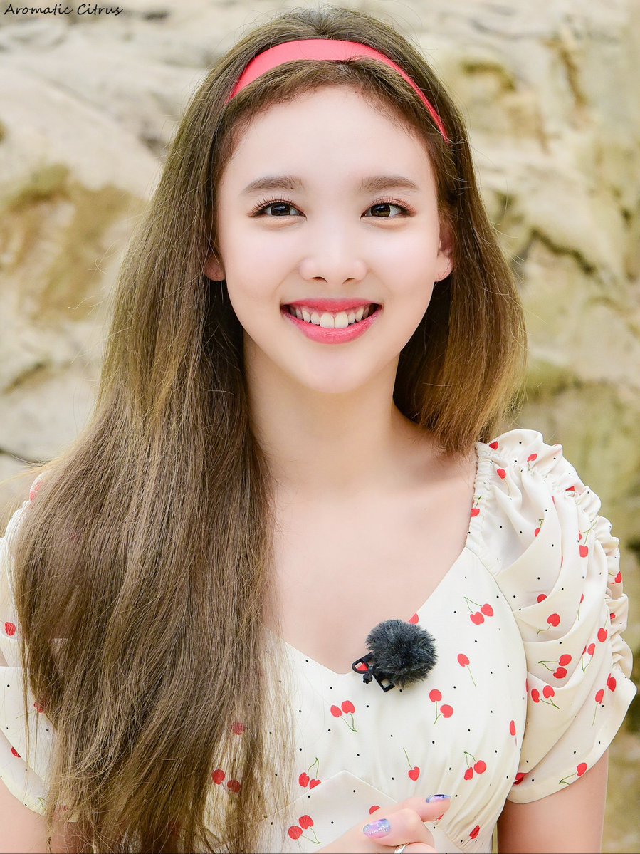 180711 KBS 연예가중계 게릴라 데이트 촬영 - 체리 토끼 나연이 of TWICE | 인스티즈