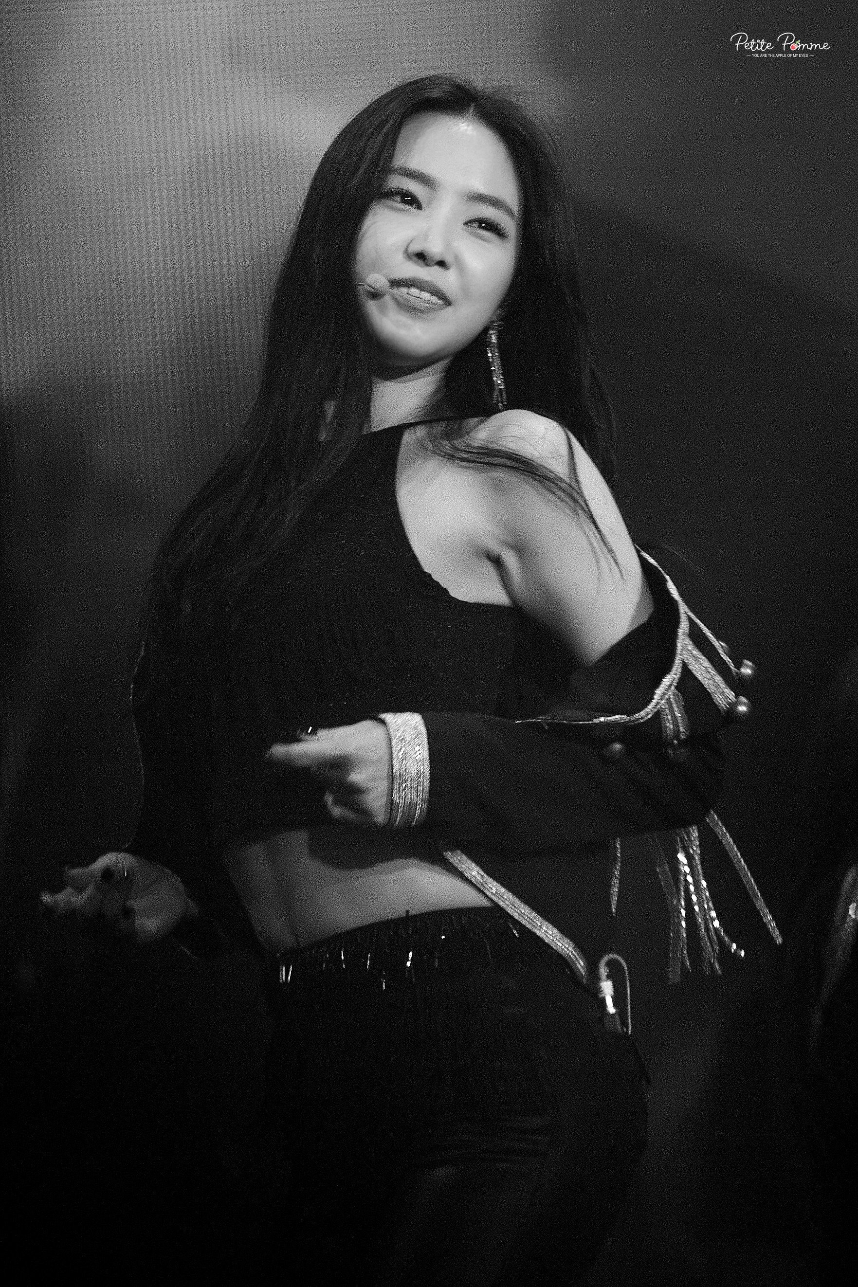 블랙이 잘어울리는 손나은 | 인스티즈