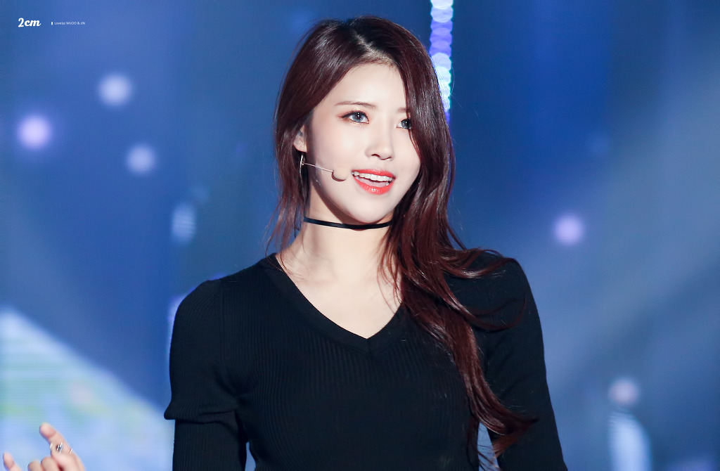 팬들에게 아직도 최고로 뽑히는 4년전 러블리즈 미주의 무대.jpgif | 인스티즈