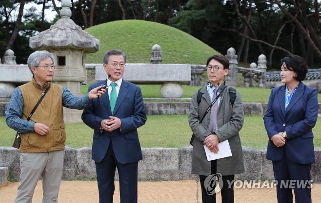 오늘자 한글날 문재인 대통령 내외.jpg | 인스티즈