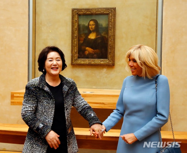 김정숙 여사의 화이트리스트 맴버가 된 프랑스 마크롱 여사..ㄷㄷ | 인스티즈