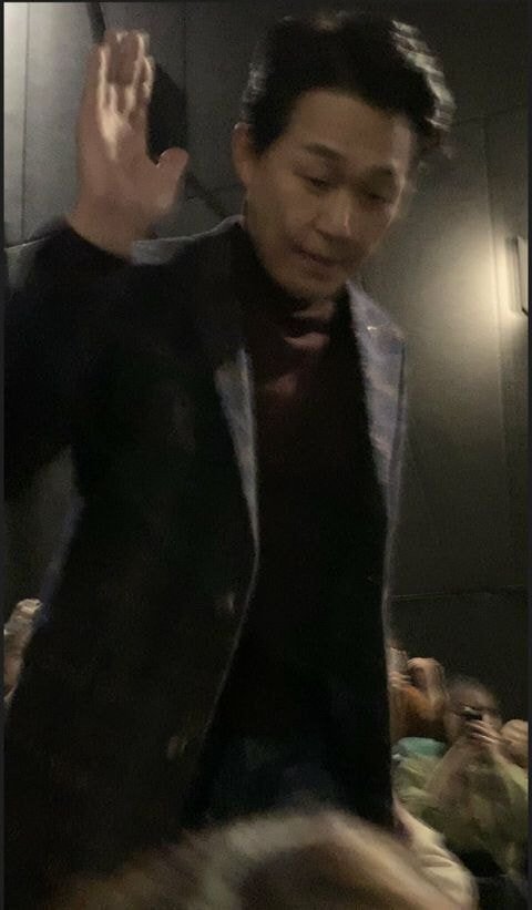 박성웅의 흔한 하이파이브와 출근길 | 인스티즈
