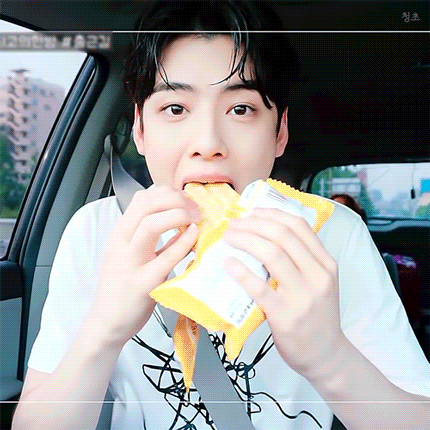 아이스크림 먹는 차은우 GIF | 인스티즈
