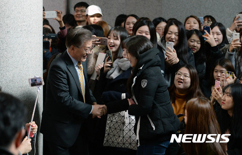 잘생기고 멋있고 능력있는 남자를 바라보는 여자들 | 인스티즈