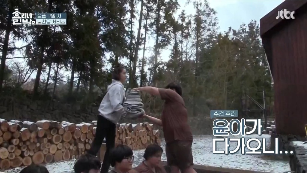 [효리네민박2] 윤아 미모보고 감탄하는 손님들.jpgif | 인스티즈