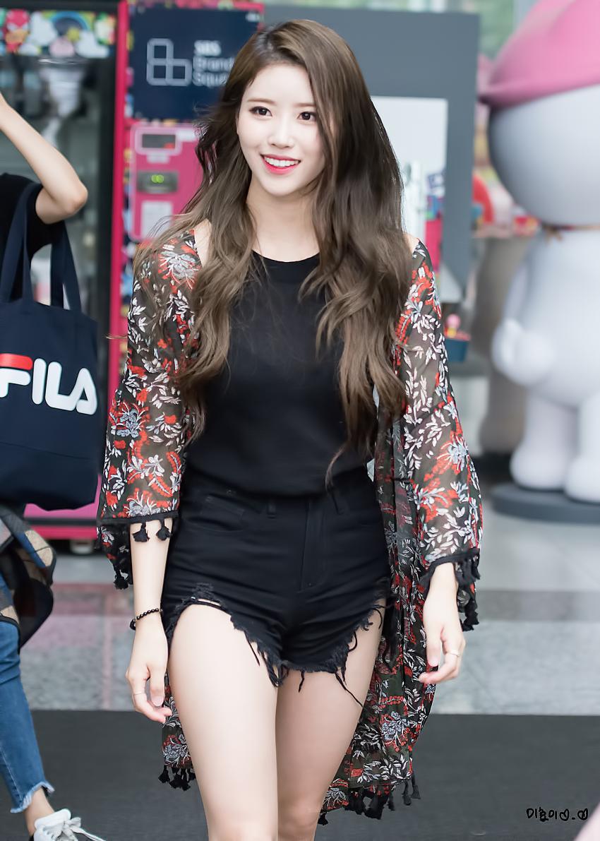 검은바지를 무척이나 좋아하는 러블리즈 미주.jpg | 인스티즈