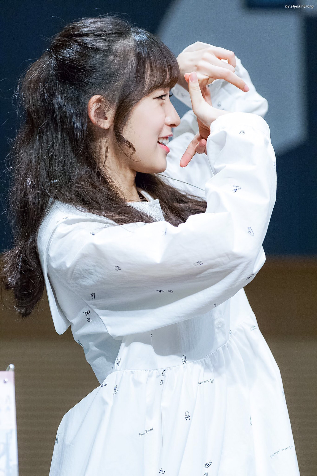 [오마이걸] 비가와서 그런지 몸의 온도가 내려간 것 같아서 아린이 | 인스티즈