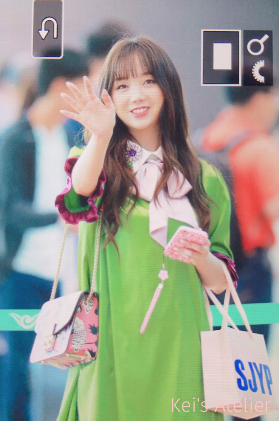 러블리즈 케이의 독특한 공항 패션.jpg | 인스티즈