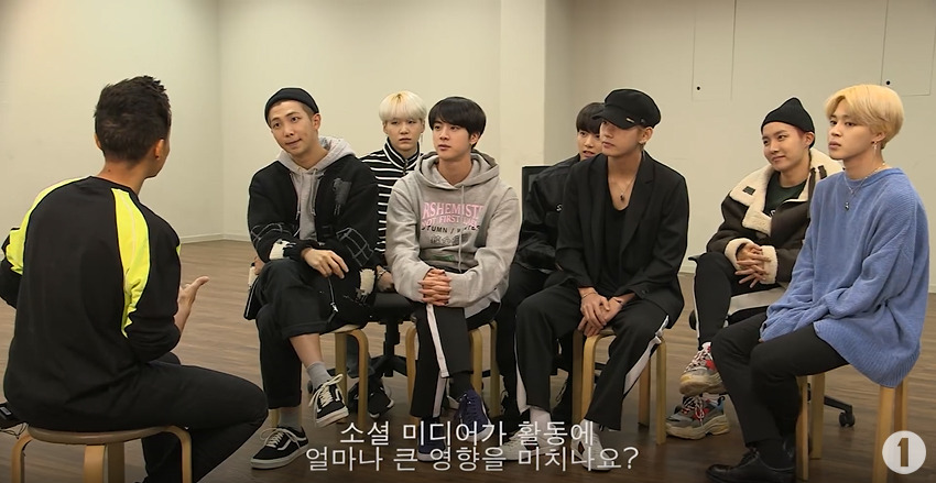 영국 BBC 라디오 다큐에 나온 방탄소년단 연습실 인터뷰 무보정 캡쳐.JPG | 인스티즈