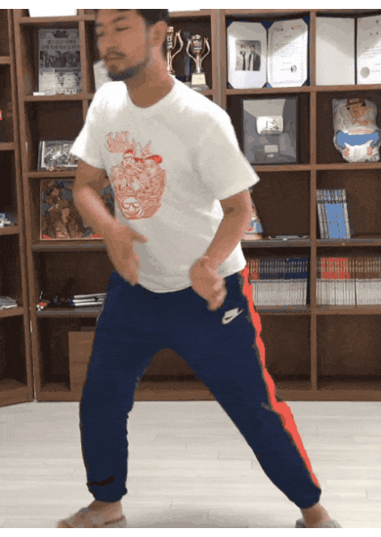 은근 타고난 춤선 보유자.gif | 인스티즈