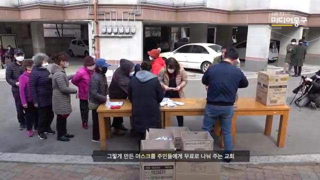 예배 대신 마스크 만들어 무료로 나눠주는 교회 | 인스티즈