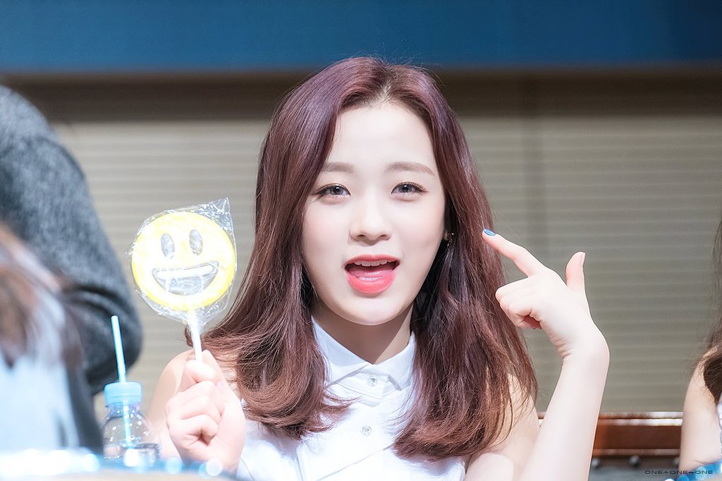 에이프릴의 막냉이 진솔이.jpg | 인스티즈