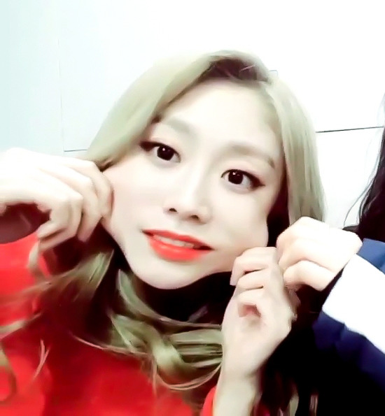 본인 볼살자랑하는 러블리즈 지수.gif | 인스티즈